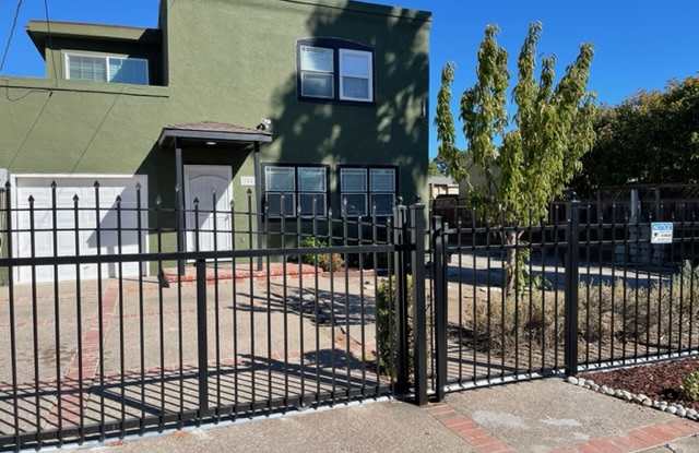 708 Third Ave - 708 3rd Avenue, North Fair Oaks, CA 94063