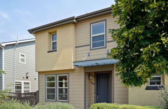 Modern 3BR Lakewood Townhome with 2-Car Garage Gallery 1