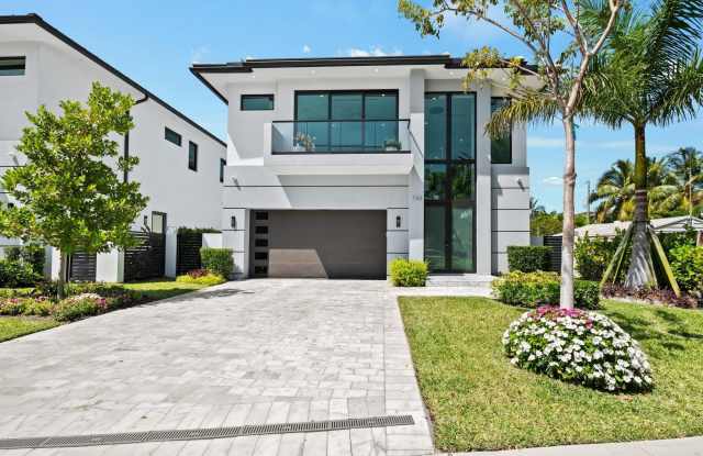 743 S Lake Avenue photos photos