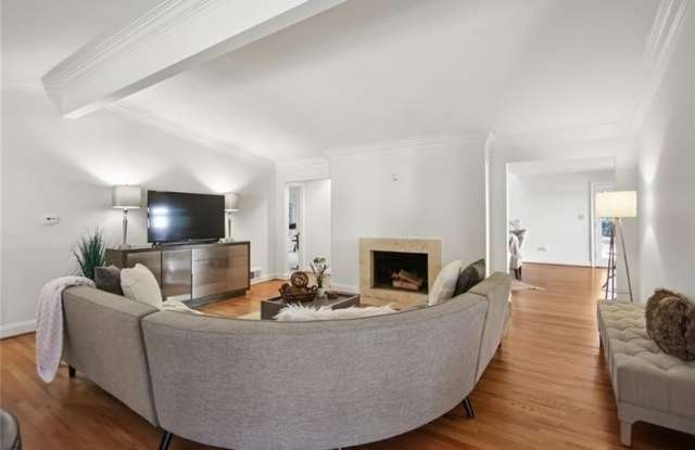 1930 Wildwood Place NE Gallery 4
