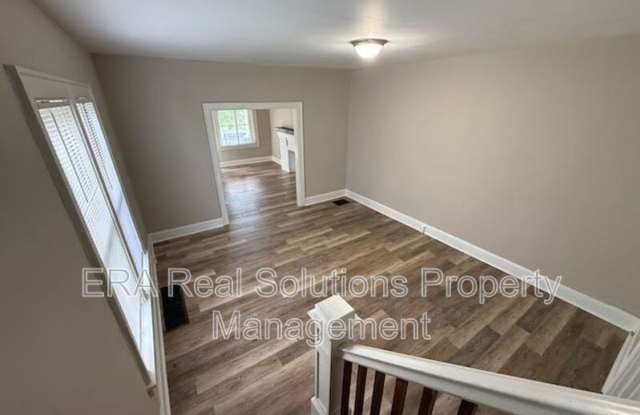 121 North Oakley Ave. Gallery 4