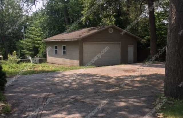 4 bedroom with tons of space, minutes from 80/94 Gallery 3