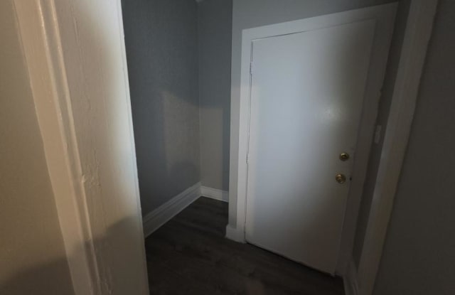 7028 South Rhodes Gallery 1