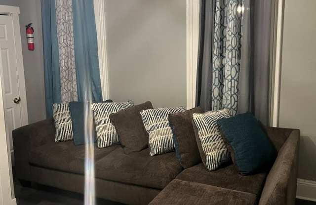 Spacious 4BR House in Springfield Gallery 1