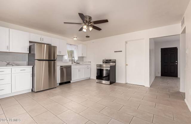 1407 E El Camino Drive Gallery 3