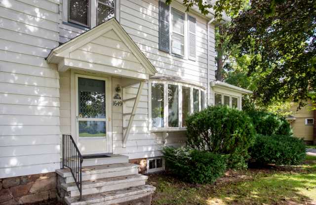 1649 Ridge Road Gallery 1