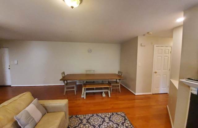 9816 LAKE POINTE COURT Gallery 4