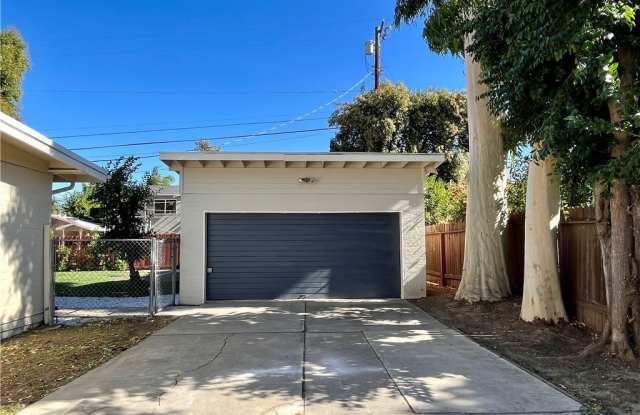 5754 Fallbrook Avenue Gallery 3