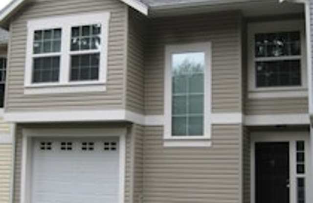 3.bd/2.5ba Townhouse in Puyallup - 10406 140th Street Court East, South Hill, WA 98374