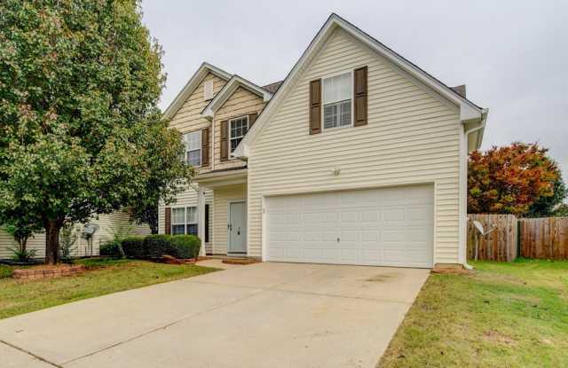 Lovely, 2 Story, Freshly Painted 3 BR, 2.5 BA, Large Open Bonus Room, Fenced Backyard - 7 Derry Lane, Greer, SC 29650