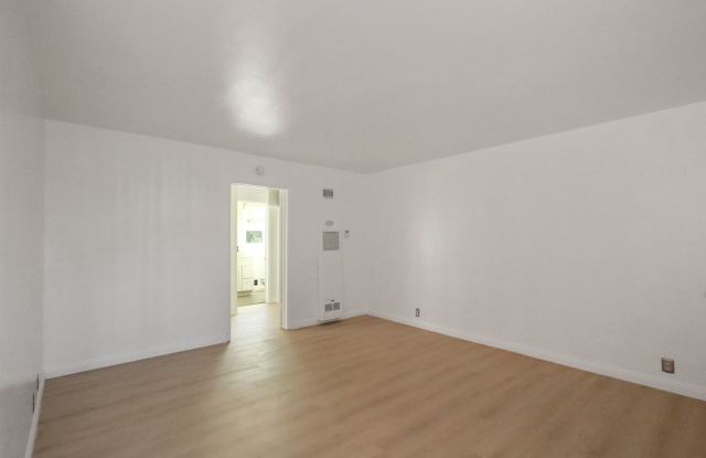 Charming 1-Bedroom Apartment in a Gated Long Beach Community Gallery 4