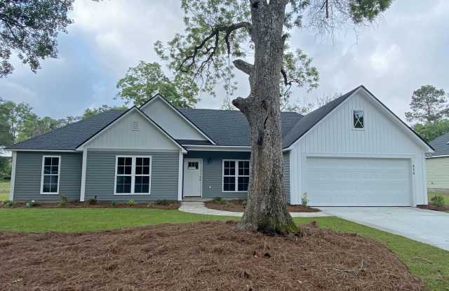 Spacious and Updated 4/2 in Quiet Hahira Neighborhood Gallery 2