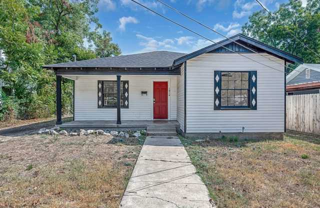 Charming 2BD 1BA Home in Waco - Available in April! photos photos
