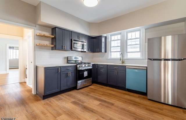 842 Pennington St photos photos