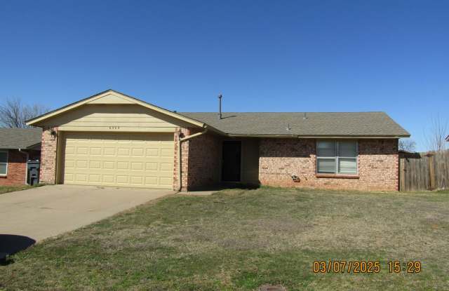 Lee West Estates close to shopping, Goodyear, restaurants and hospital - 6505 Southwest Oakcliff Avenue, Lawton, OK 73505