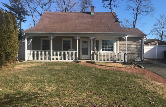 169 Haven Ln - 169 Haven Lane, Levittown, NY 11756