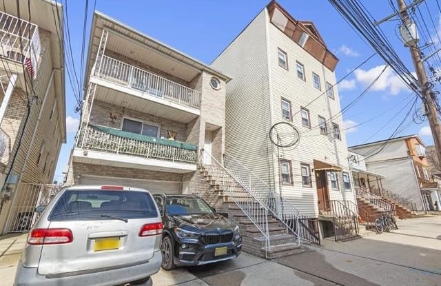 118 70TH ST - 118 70th Street, Guttenberg, NJ 07093