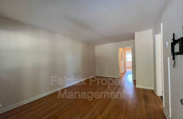 1937 Morehead Avenue Gallery 4