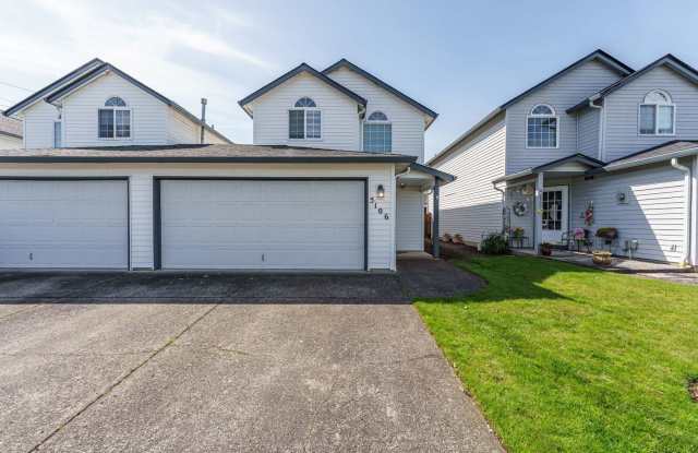Comfortable 3-Bedroom Townhouse with A/C, Washer  Dryer, and Attached Garage photos photos