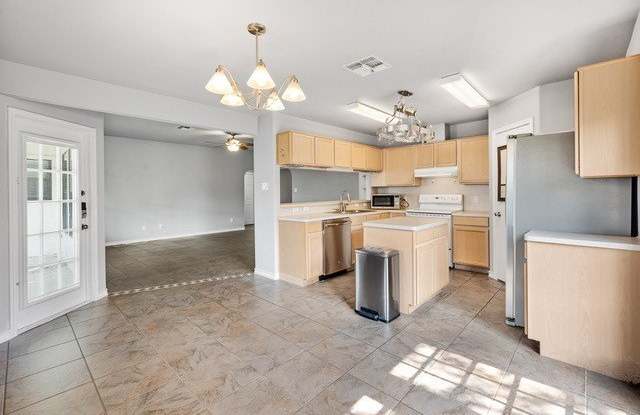 2822 Saint Felicity Gallery 4