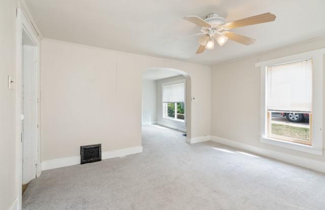 1512 Iowa St - Cedar Falls photos photos