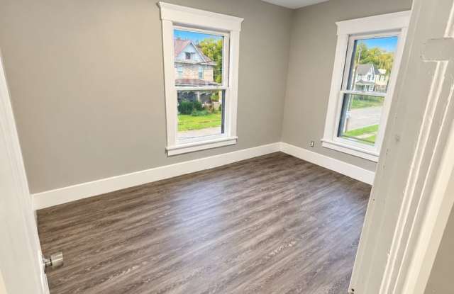 2/3 Bedroom Upstairs Duplex Gallery 3