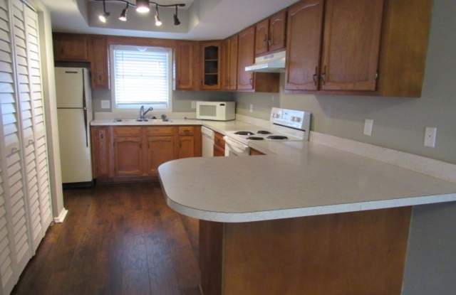 2 Bedroom 2 Bath Condo in Forest Village Gallery 4