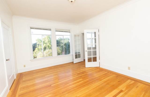 3033 Franklin Street photos photos