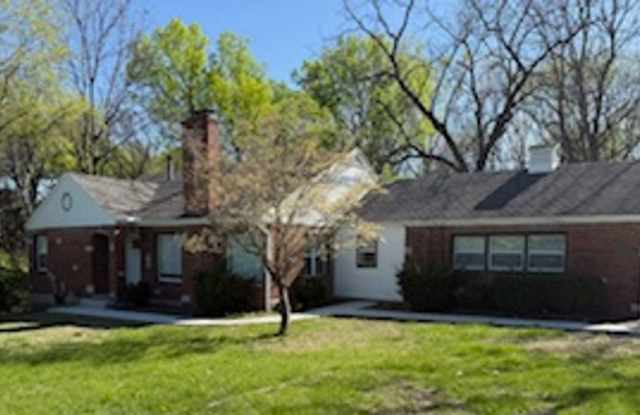 3 bedroom house with fenced yard! photos photos