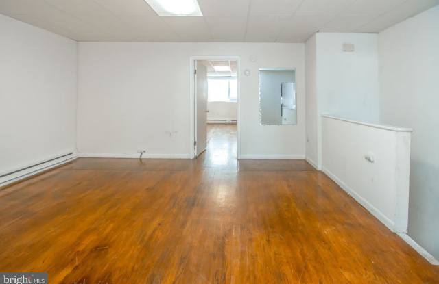 211 S HIGHLAND AVENUE Gallery 3