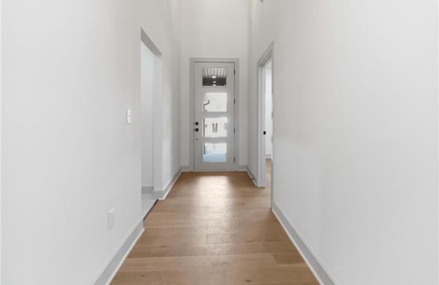 1240 Mammoth Street Gallery 4