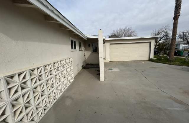 44021 E 3rd Street photos photos