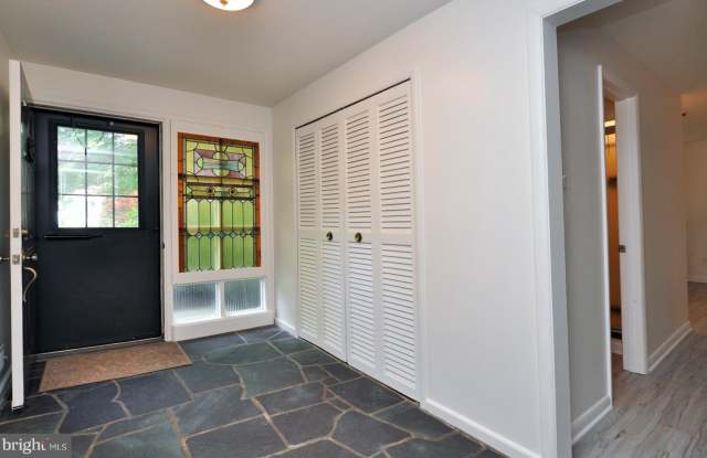 7024 RICHARD Drive Gallery 3