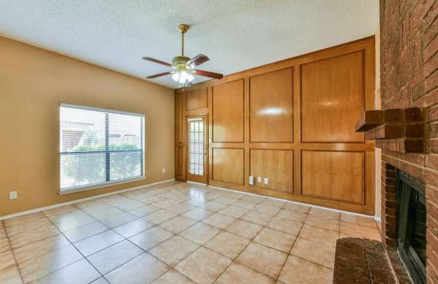 6412 Woodcreek Trail Gallery 2