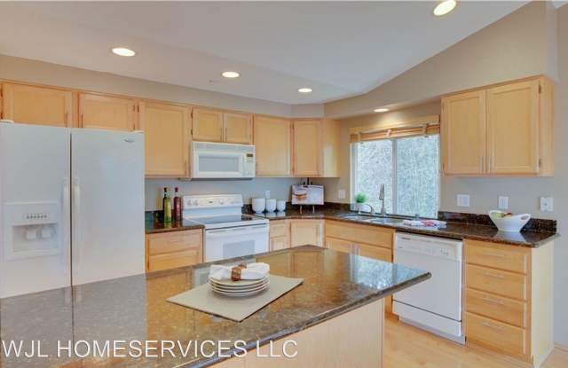 2212 Kennewick Place NE Gallery 3