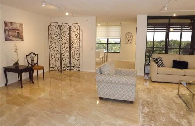 7568 Regency Lake Dr Gallery 2