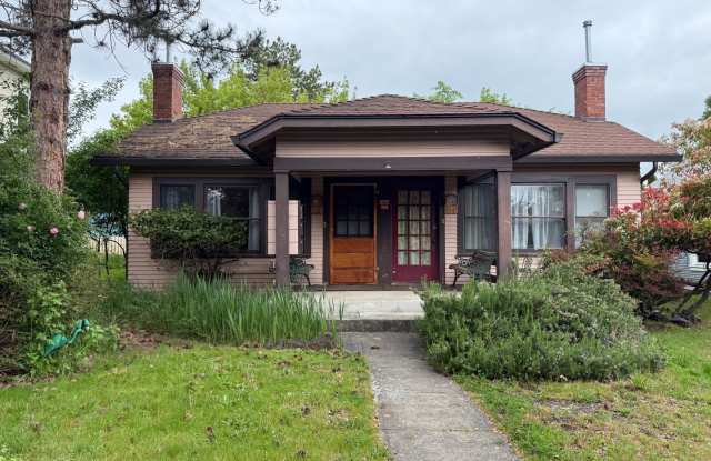 Charming, One bedroom duplex in Prime Ashland location | Available Now! photos photos