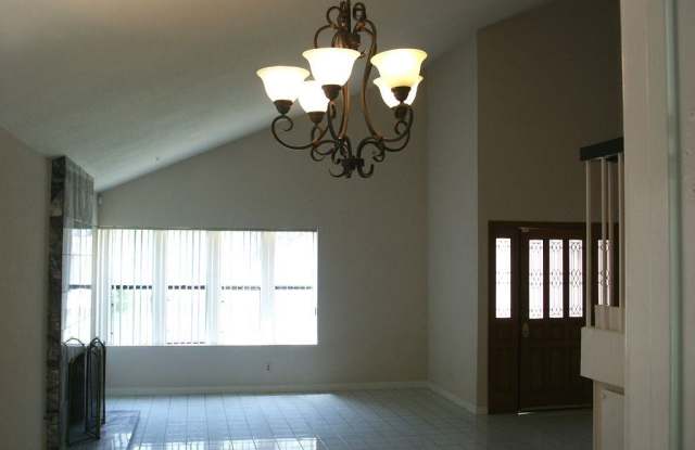 18543 Kinzie Street Gallery 2