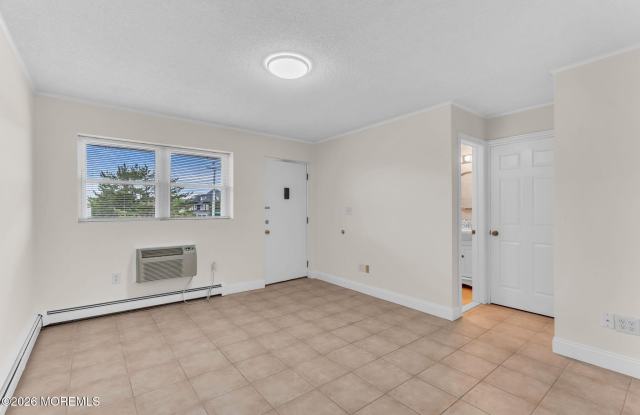 455 Ocean Boulevard Gallery 1
