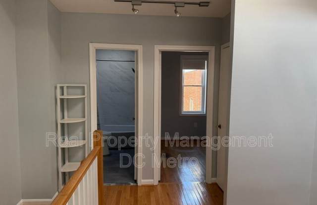 620 7th St NE - 620 7th St NE #A Gallery 2