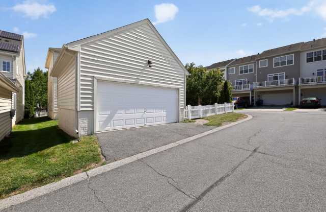 4 Bed, 4.5 Bath Single Family Home in Clarksburg! photos photos