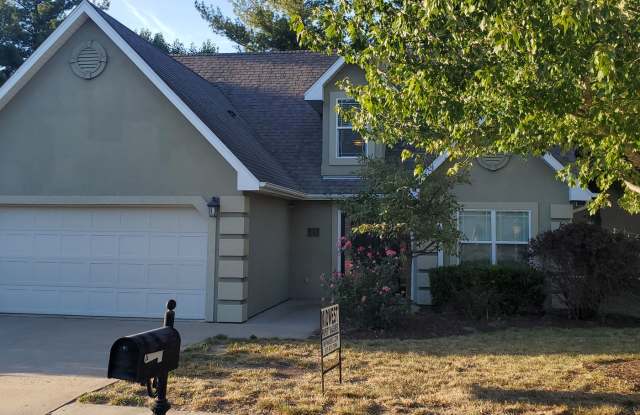 3 bd, 2.5 ba home in SW Columbia near Nifong and Providence, 2 story, large closets, private patio in back, photos photos