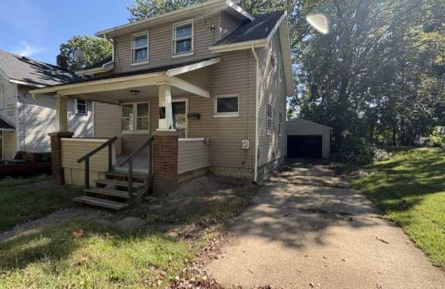 Spacious 3-Bedroom / 1 Bathroom Akron Home with Garage & Basement – $1,250/Month Gallery 3