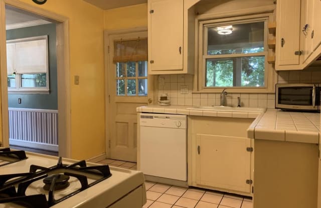2814 S Arlington Ridge Rd - 2814 South Arlington Ridge Road, Arlington, VA 22202