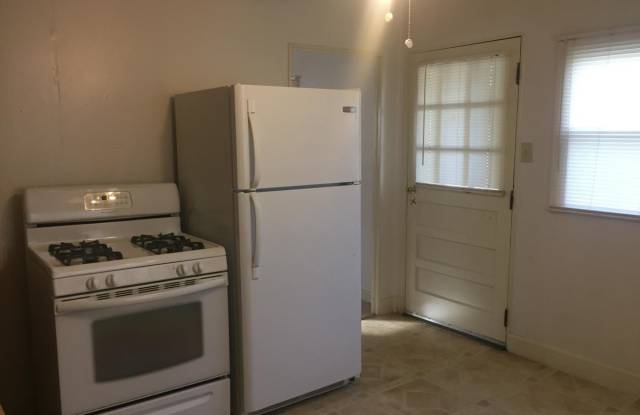 Two bed one bath single-family home on corner lot Gallery 4