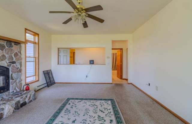 Empire Hilltop Retreat Gallery 4