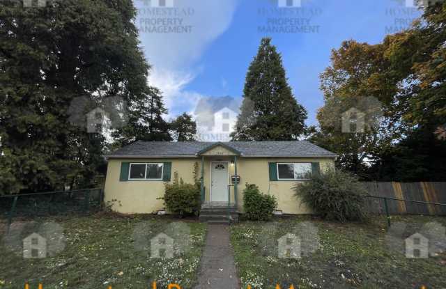 Cute as a button! Two blocks from WOU and Historical downtown Monmouth! photos photos