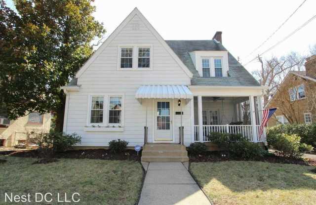 704 Fern Place NW Gallery 2