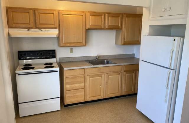 Cozy Upper Floor 2 Bedroom, 1 Bath Unit Gallery 3