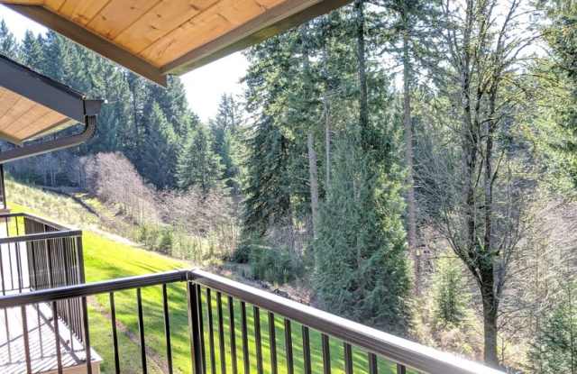 BEAUTIFUL END UNIT Town Home located in the heart of Sandy! - 16759 Chula Vista Avenue, Sandy, OR 97055